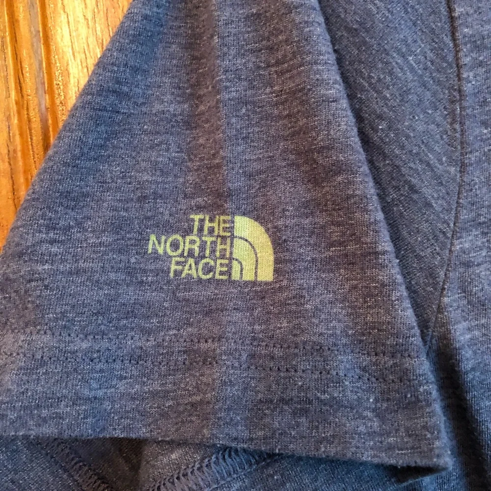 North Face‎ T-shirt